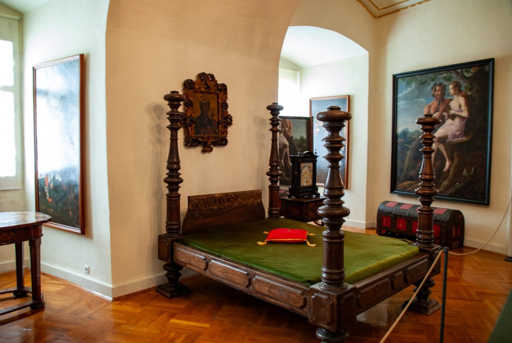 Castelul Ptuj pat sala interior