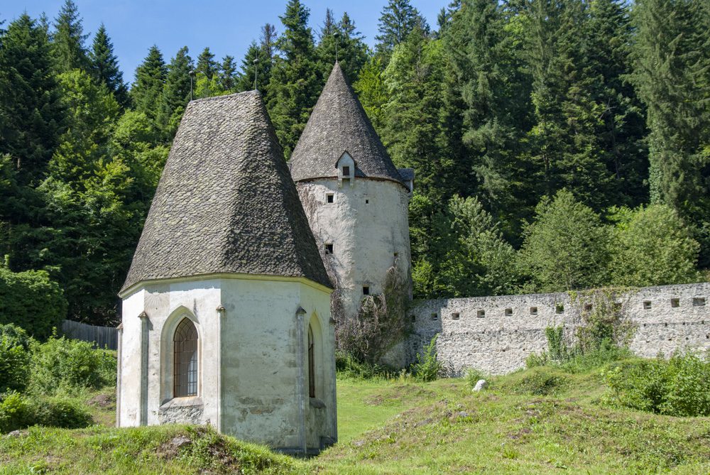 Curtea interioara ansamblului monahal Žička Kartuzija_1