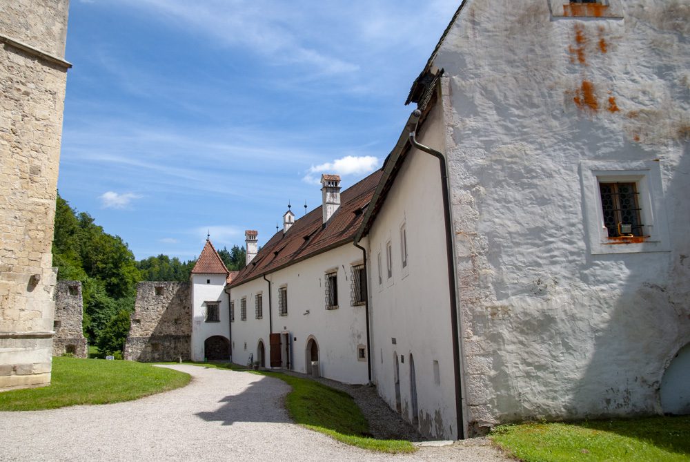 Intrarea principala ansamblu monahal Žička Kartuzija