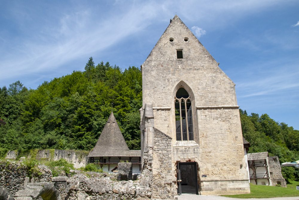 Intrarea principala in Biserica din ansamblul monahal Žička Kartuzija